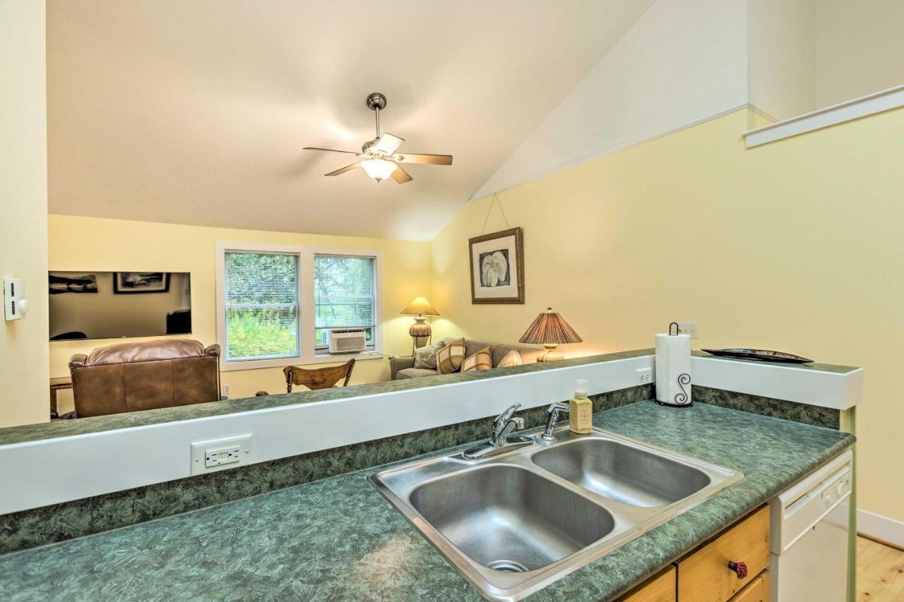 Charming Retreat Near Downtown Frankfort And Beaches المظهر الخارجي الصورة
